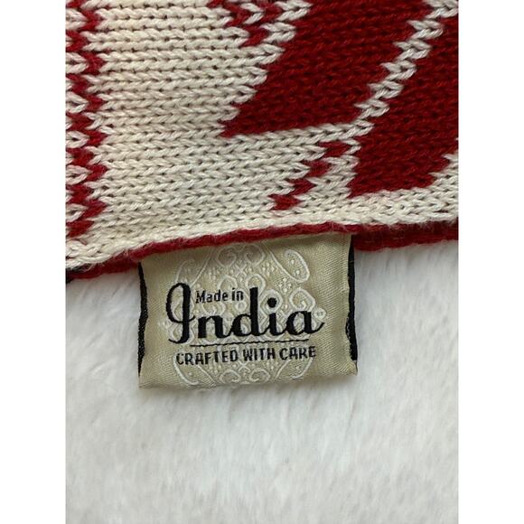 Knitted Blanket with Nordic Christmas Theme Design - Picture 4 of 4